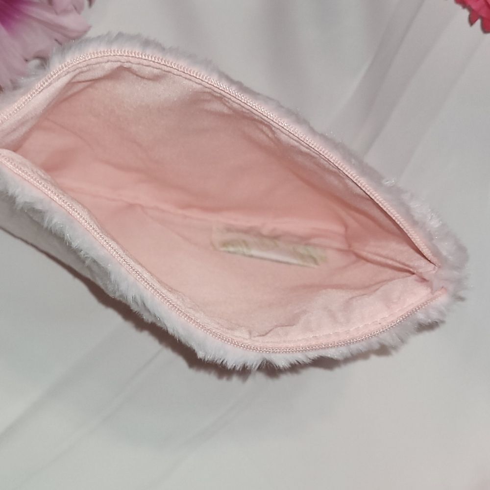 Benefit NWOT Light Pink Faux Fur 7in X 9in Cosmetic/Travel/Makeup Bag 🐈 - Picture 3 of 4